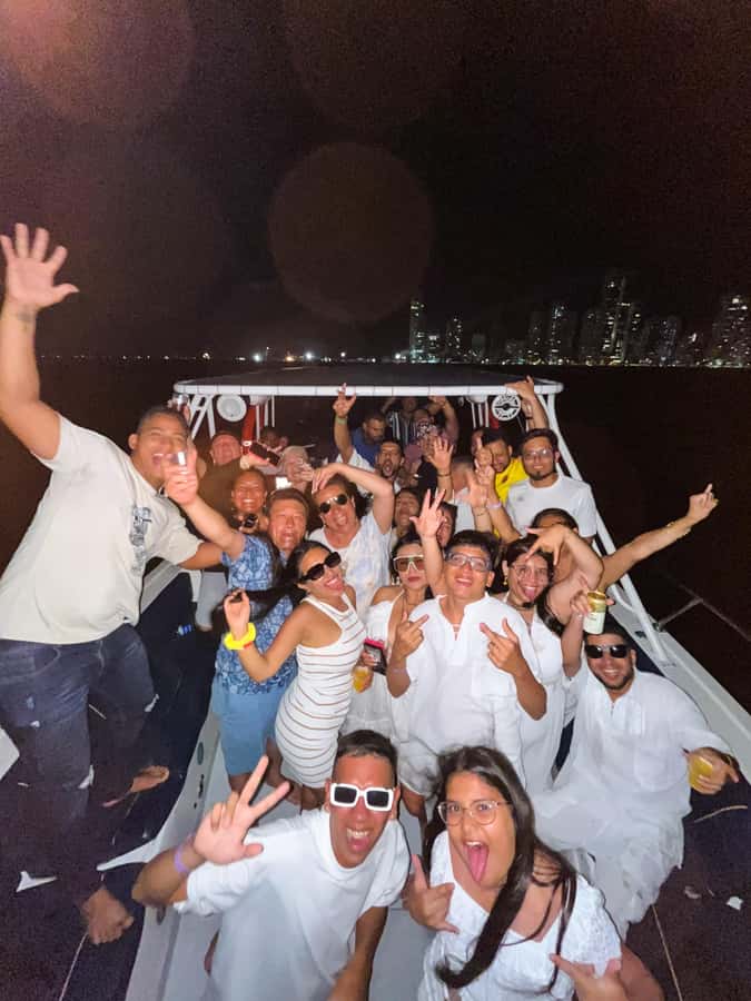 2-hour tour in Cartagena Sunset View in party boat - Key points at a glance