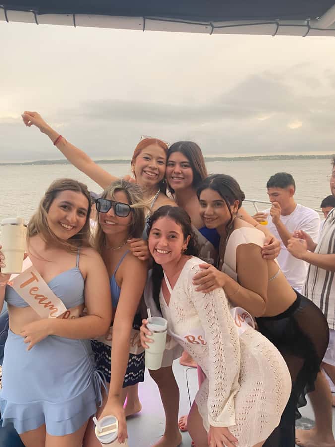 2-hour tour in Cartagena Sunset View in party boat - Music, dancing, and meeting people