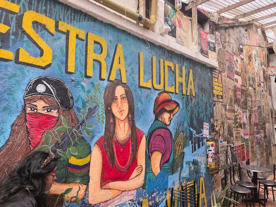 3-in-1 Panoramic city tour Bogotá-beyond the traditional - Betty la Fea’s original house