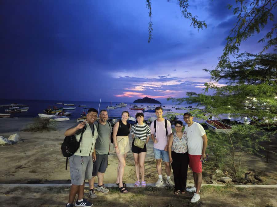 A Pearl In The Caribbean-walking tour in English - San Francisco Square and everyday Santa Marta