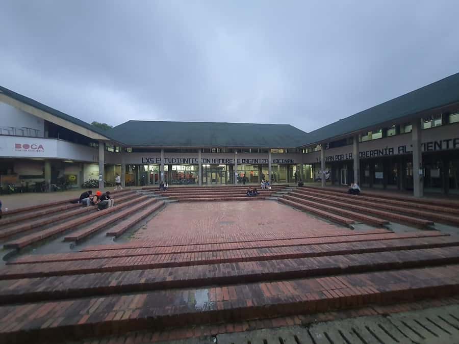 Anti-tour Bogotá - The Gold Museum stop and a ride through the city
