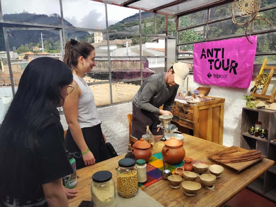 Anti tour Medellin - Parque de las Luces and the missing market square