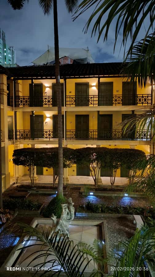 Anti tour Medellin - Plaza Botero, public art, and a new city image
