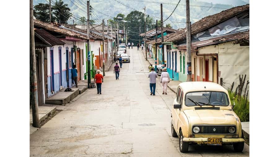 Antioquia’s Villages: El Retiro, La Ceja, and More - El Carmen de Viboral: the stop for painted ceramics