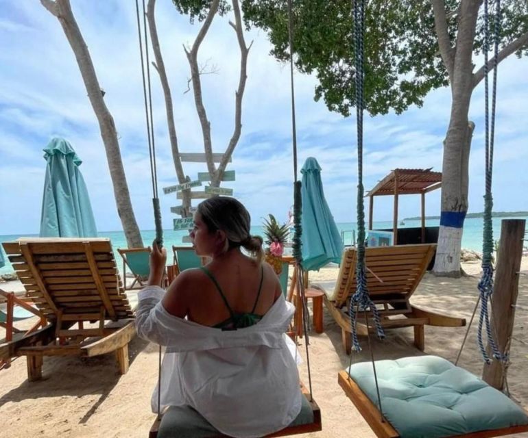Barú: Club Freedom Beach with Mangrove and Snorkel - One hour in the water around Barú