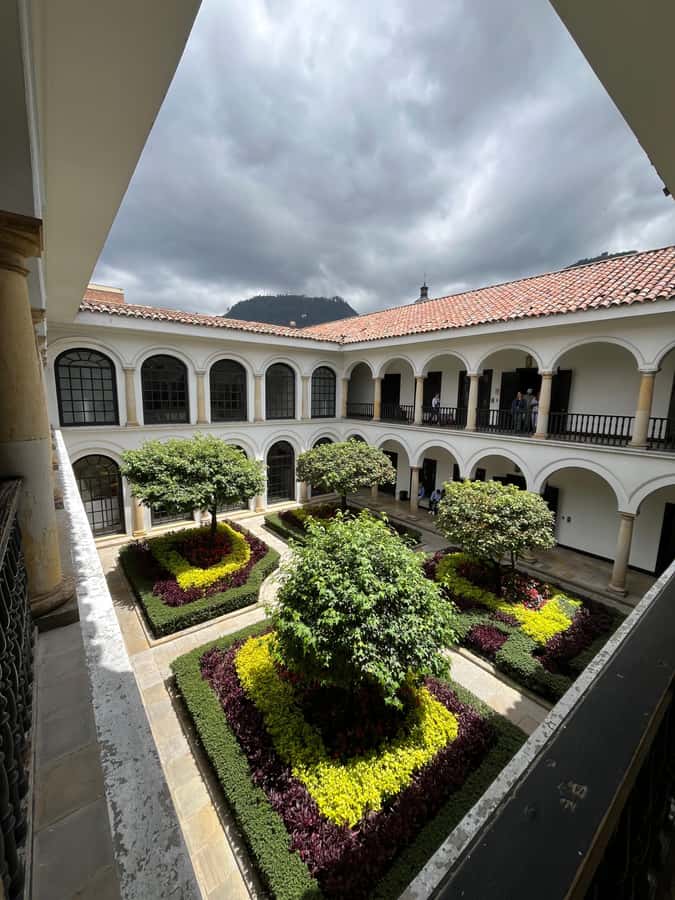 Bogotá: City Tour, Monserrate, Gold Museum, Plaza de Bolivar - La Candelaria and Chorro de Quevedo
