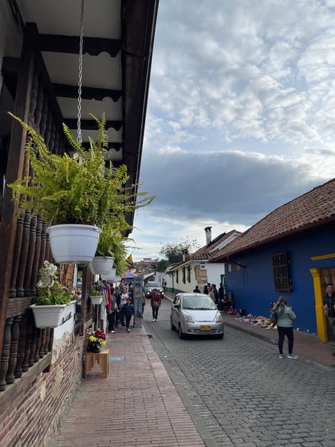 Bogotá: City Tour, Monserrate, Gold Museum, Plaza de Bolivar - Guides, language, and the private-tour advantage