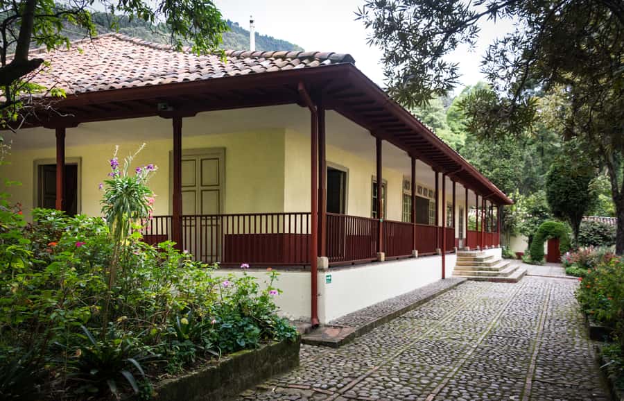 Bogotá: City Tour with Monserrate Hill, transfers and guide - What to bring for the old city and mountain summit