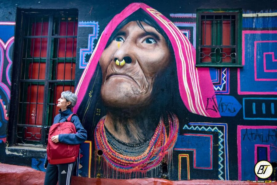 Bogota: Downtown City and Monserrate Hill Private Tour - Bolivar Square puts Colombian power on display