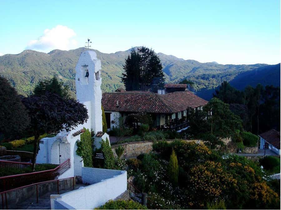 Bogotá: Grand City Tour with Monserrate, Usaquén and Lunch - Lunch with typical Colombian food