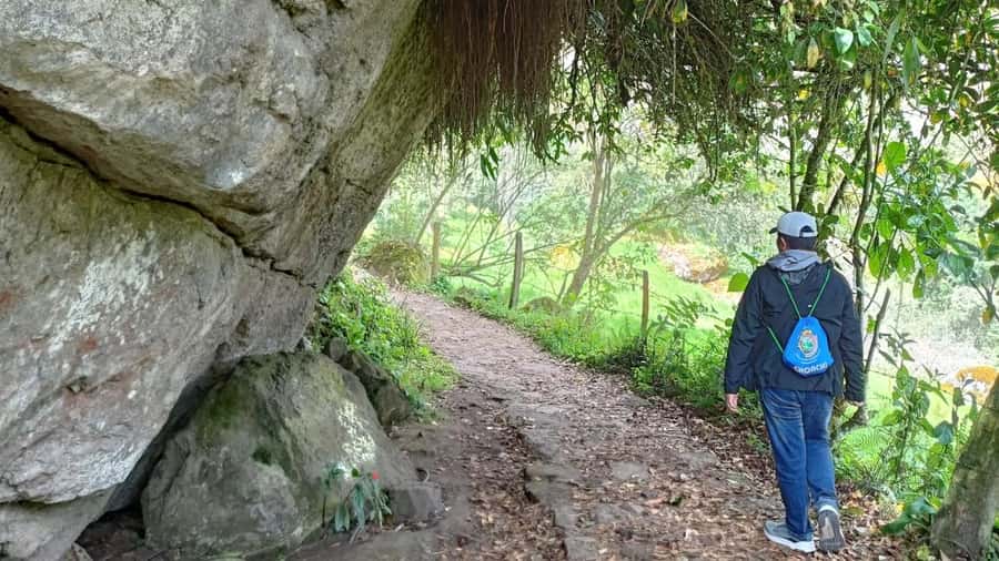 Bogota: La Chorrera Waterfall Guided Hike and Guadalupe Hill - Entering the natural park and starting the hike