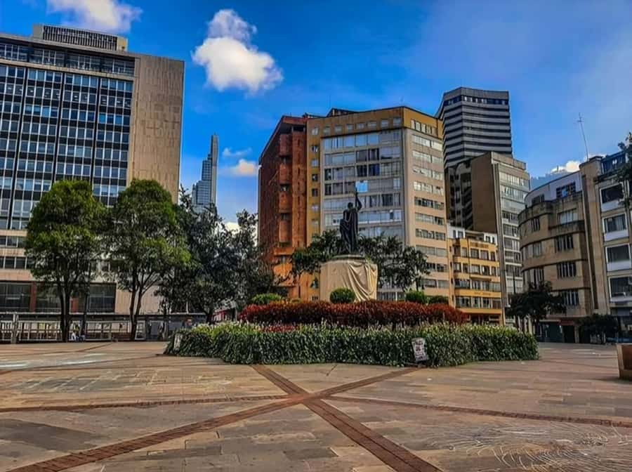 Bogota : Must-See Sites Walking Tour With a Guide - Starting in La Candelaria at Chorro de Quevedo