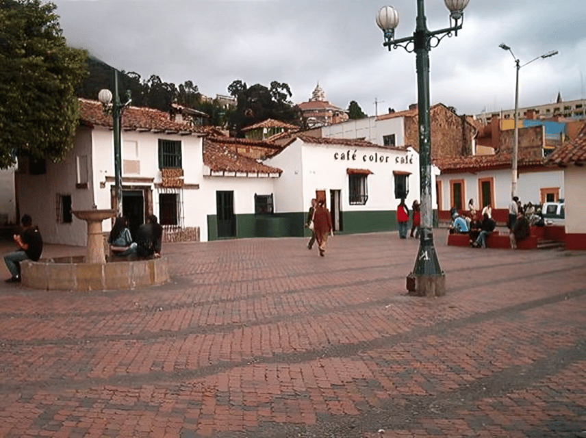Bogota : Must-See Sites Walking Tour With a Guide - Plaza del Rosario and Bogotá’s larger story