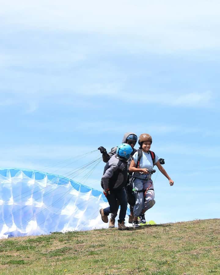 Bogota: Paragliding activity in La Calera with transfers - What you see during the 15 to 25 minute flight