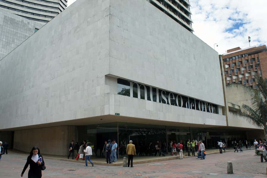 Bogotá: Private Candelaria Walking Tour and Gold Museum - Hotel pickup and the four-hour schedule