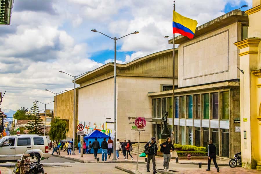 Bogotá: Private Candelaria Walking Tour with Gold Museum - From museum displays to La Candelaria streets