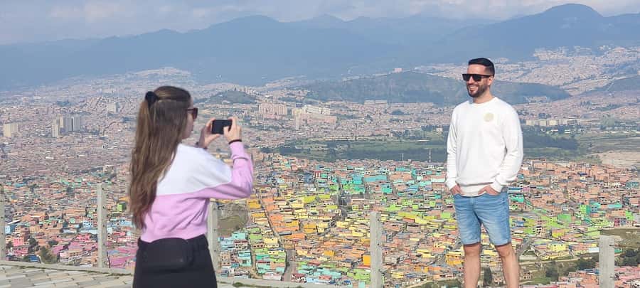 Bogotá´s Barrios: El Paraíso Favela Tour with Cable Car - The city viewpoint and the Colombian snack