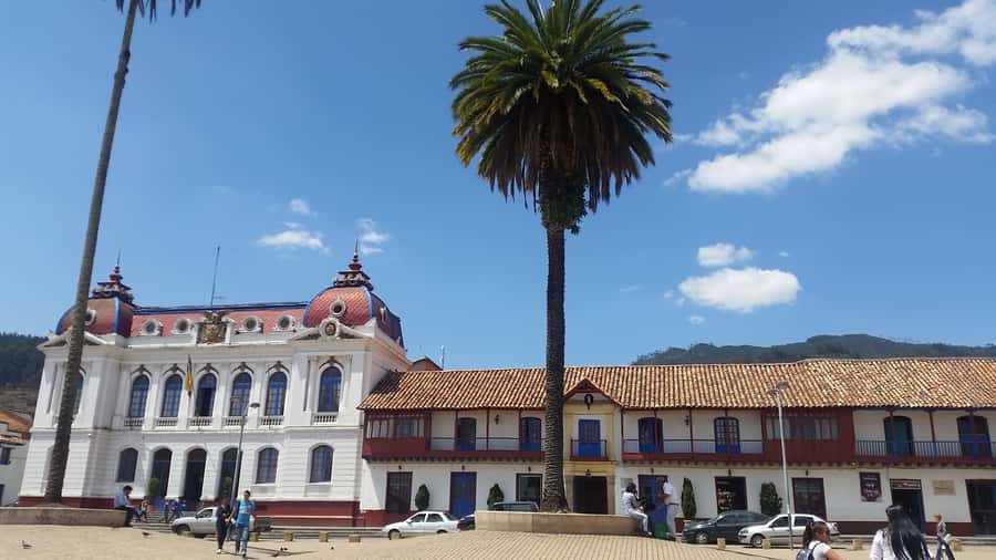 Bogotá: Salt Cathedral & Lake Guatavitá Tour with Lunch - Key points at a glance