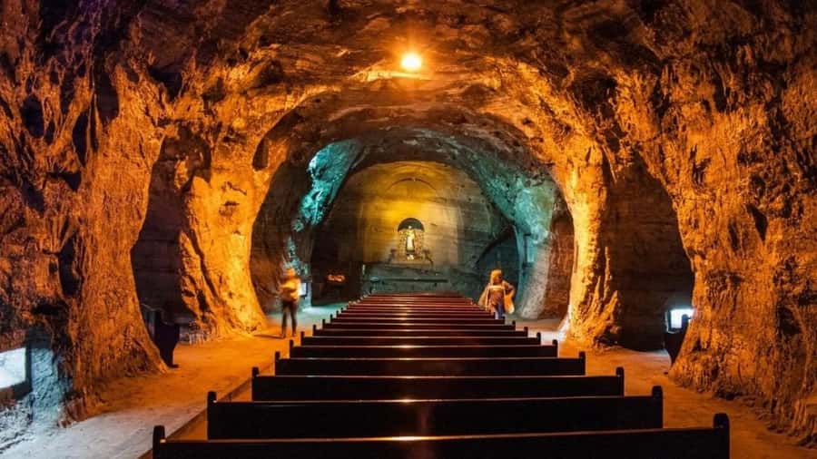 Bogota: Salt Cathedral of Zipaquira Private daily Trip - Colombian lunch in Zipaquirá