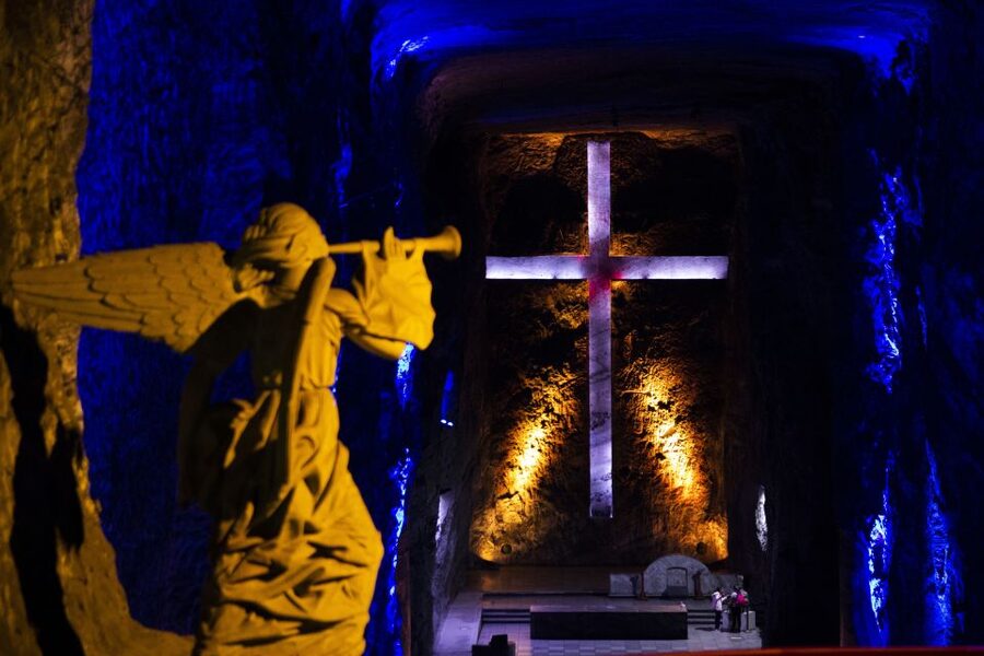 Bogotá: Salt Cathedral Private Tour with Entry Ticket Basic - Descending into the cathedral at 180 meters