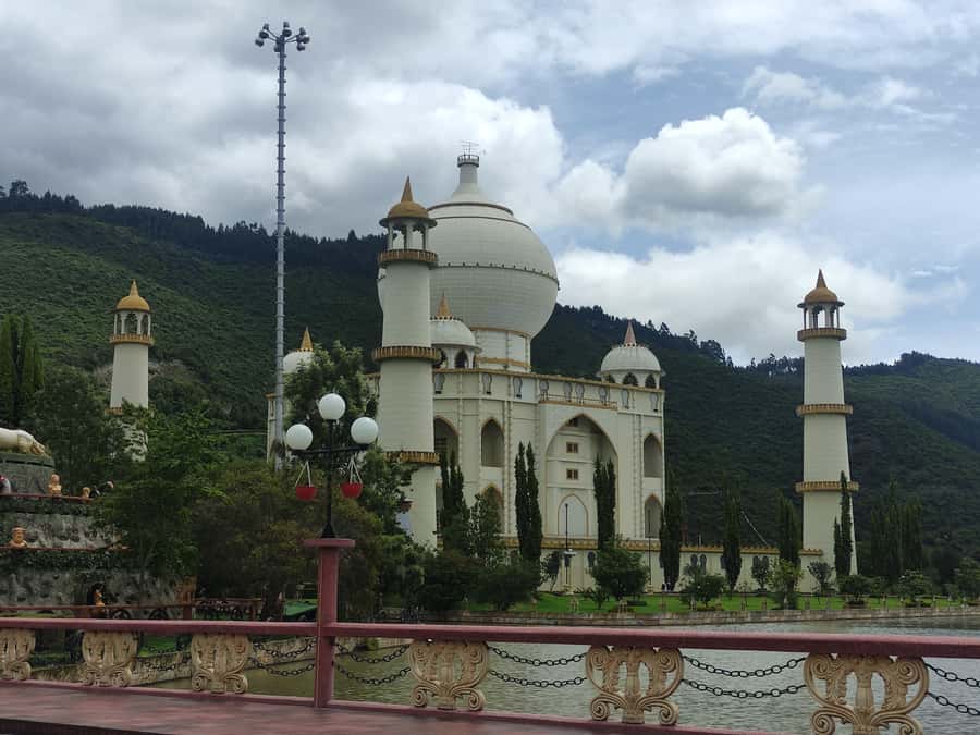 BOGOTA: Tour of Jaime Duque Park, Zoo, and Aerospace Museum - From Bogotá to Tocancipá