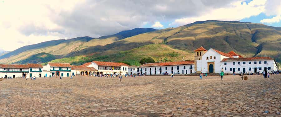 Bogotá: Villa de Leyva Full-Day Tour with Meals - Sisga Dam and the first mountain views