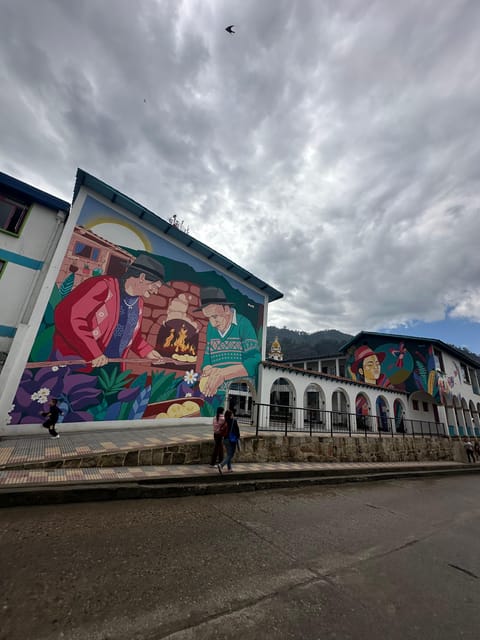 Bogotá: Visit Colombia's Highest Waterfalls & Guadalupe Hill - Reaching the base and feeling the spray