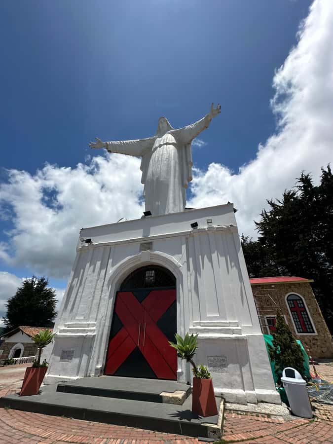 Bogotá: Visit Colombia's Highest Waterfalls & Guadalupe Hill - What the private guide adds