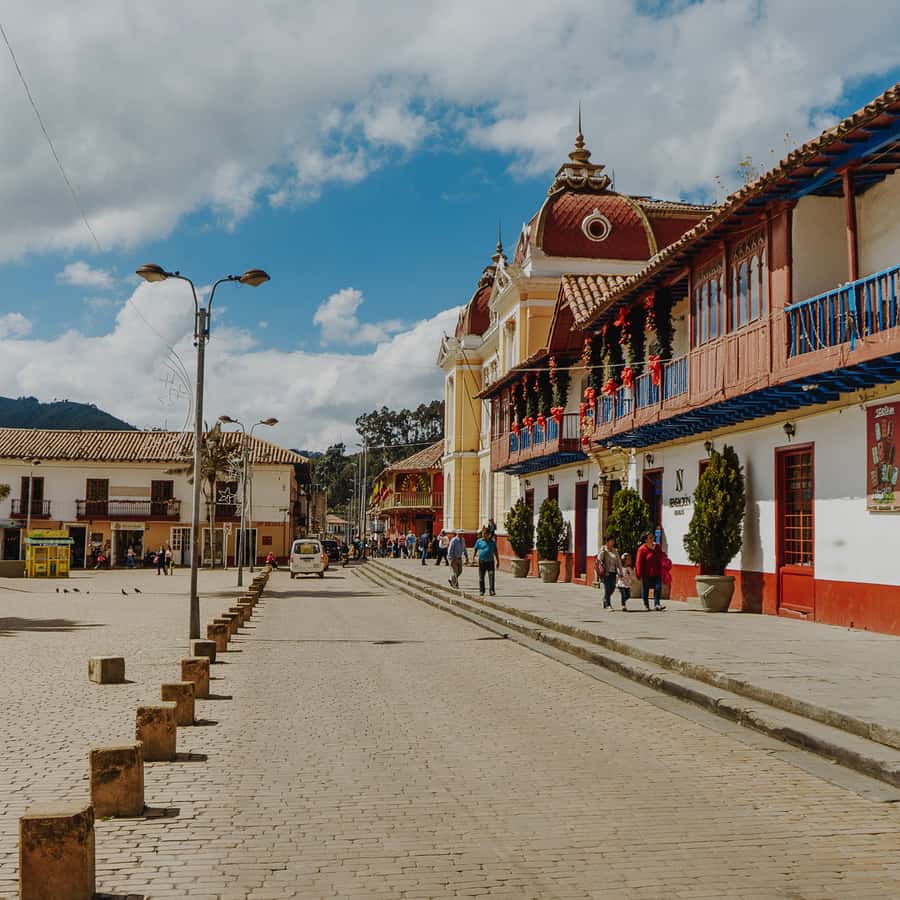 Bogota: Zipaquirá Salt Cathedral and Lake Guatavita Day Tour - Guatavita town, a useful first stop
