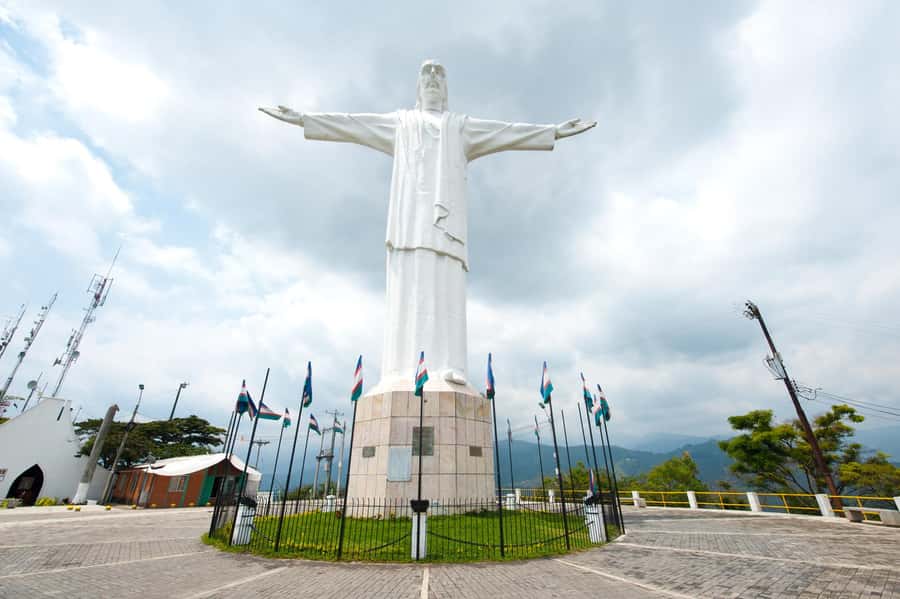 Cali: Cristo Rey, Tertulia Museum & Downtown Cali City Tour - One hour inside the Tertulia Museum