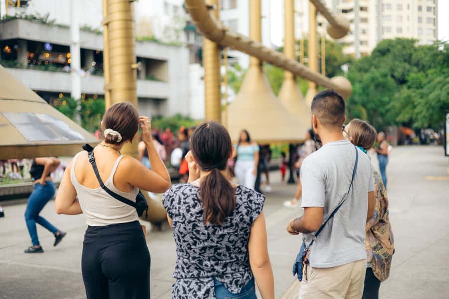 Cali: Street Food Tour - Fried snacks, plantain, and regional drinks
