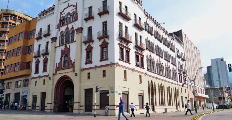 Cali: Three hours walking Cali City discovery tour - The Municipal Theatre and the riverfront boulevard