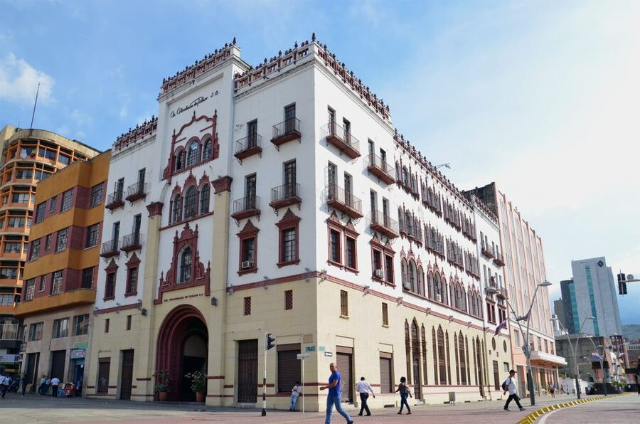 Cali: Two hours walking Cali City discovery tour - From Centro Cultural de Cali to the Municipal Theatre