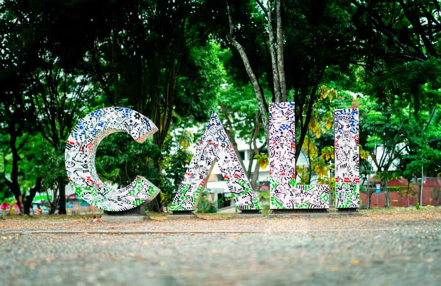 Cali: Walking tour of the historic center - Churches with meaning, not just photographs