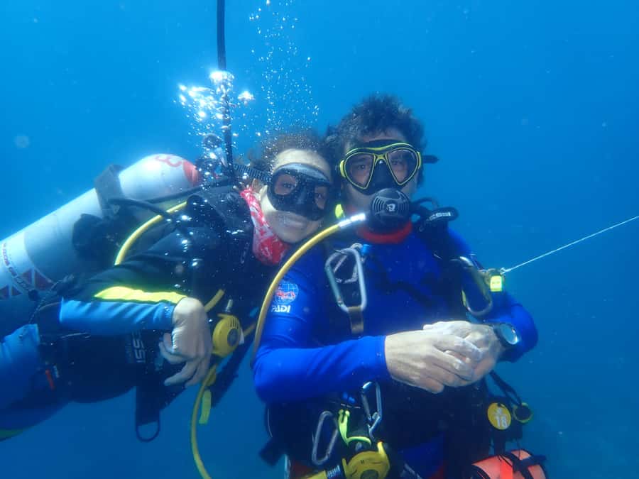 Cartagena: 2 Tanks Dive Plan For CERTIFIED DIVERS - Why the six-person group matters