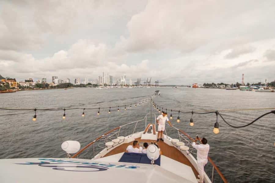 Cartagena: 4-course Culinary Experience aboard a catamaran - Key things to know before booking