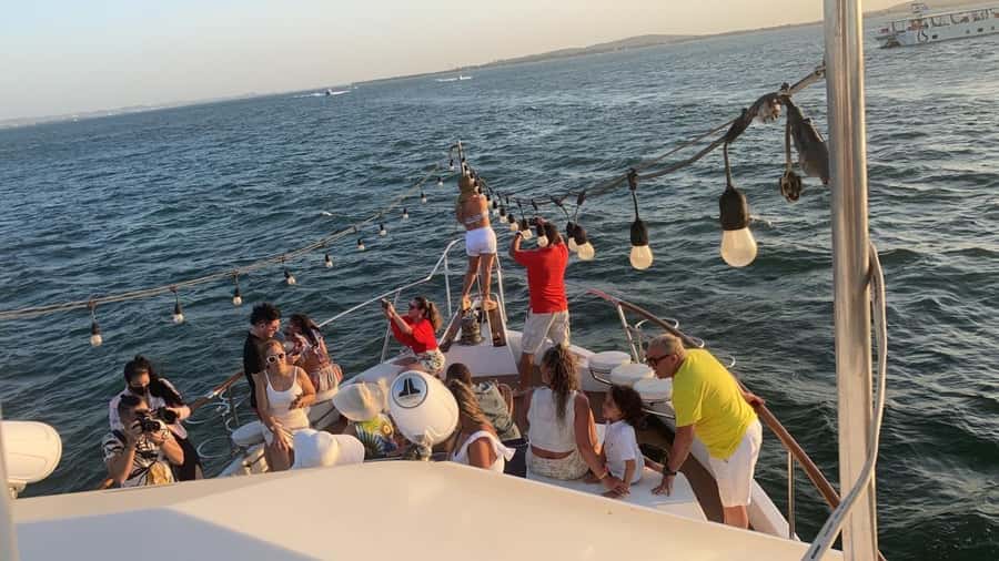 Cartagena: 4-course Culinary Experience aboard a catamaran - The bay cruise and nighttime views