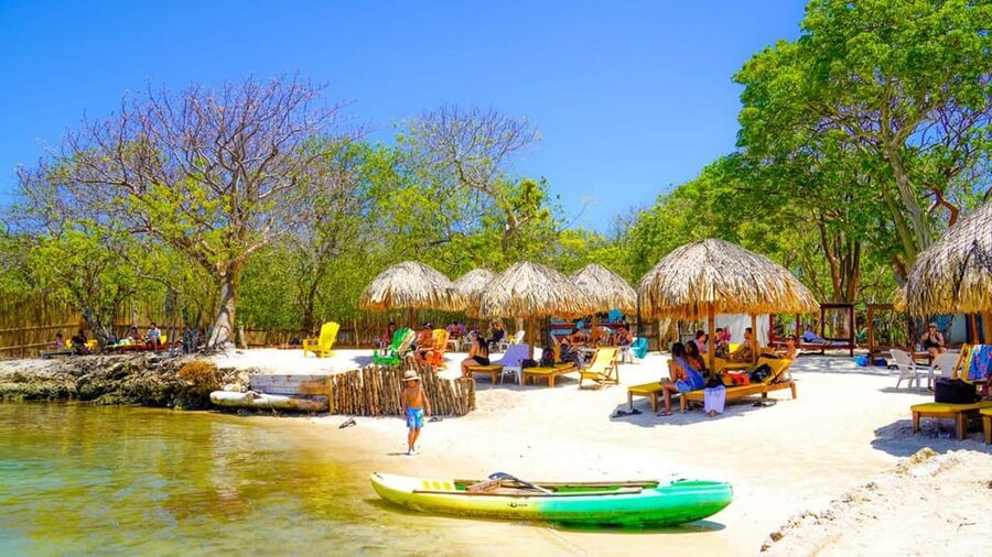 CARTAGENA: 4 islands by sport boat +oceanarium tickets - The private island stop and time in the water
