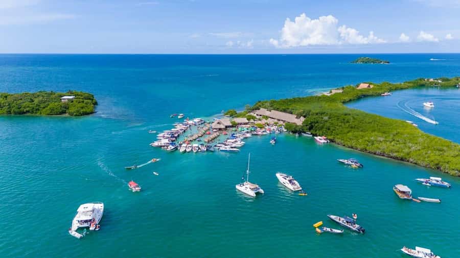 CARTAGENA: 4 islands by sport boat +oceanarium tickets - Meeting in Cartagena and getting on the boat