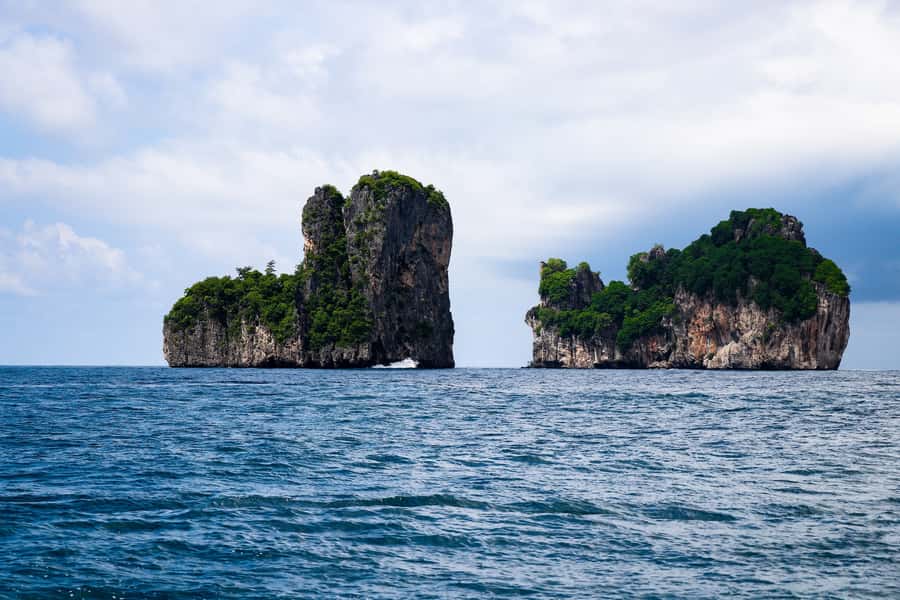 Cartagena: 5 Islands Boat Tour with Lunch, Snorkeling, & Bar - Cholón: lunch, music, and a party atmosphere