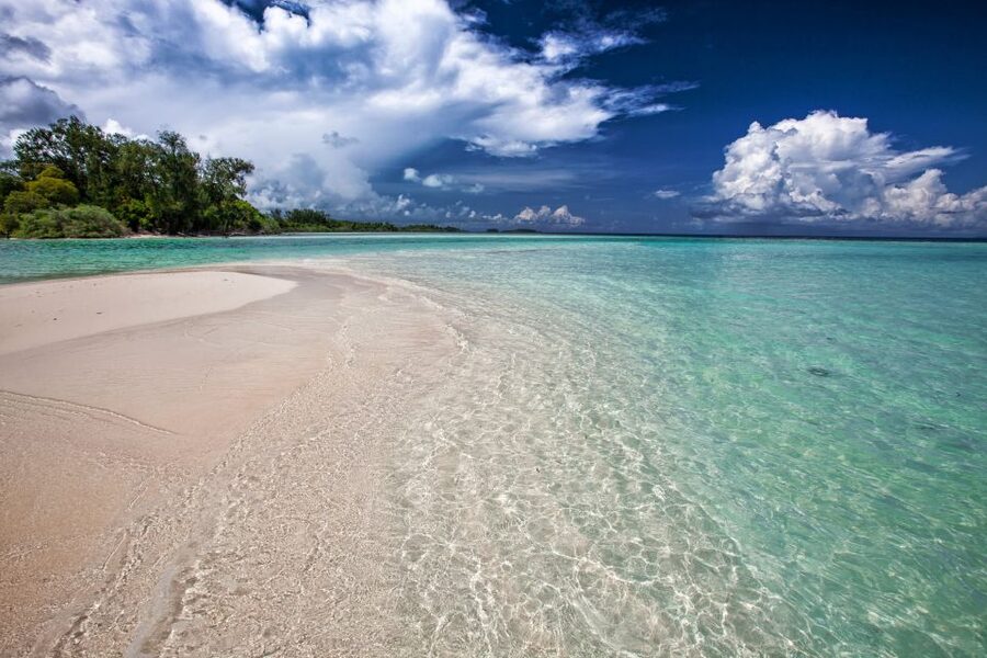 Cartagena: 5 Islands Boat Tour with Lunch, Snorkeling, & Bar - Agua Azul and the clear-water stop