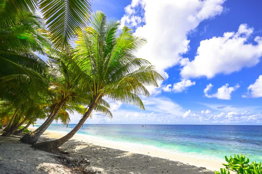 Cartagena: 5 Islands Boat Tour with Lunch, Snorkeling, & Bar - Crossing the Bay toward Bocachica