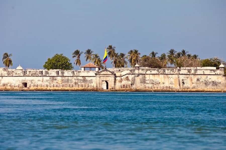 Cartagena: 5 Islands Premium Tour with Lunch and Snorkeling - Rosario Islands, the plane, and the snorkeling choice