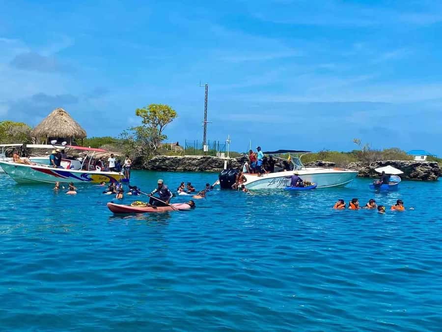 Cartagena: 5 Rosario Islands, Full party with drinks, Snorkeling and lunch - Playa Tranquila on Baru