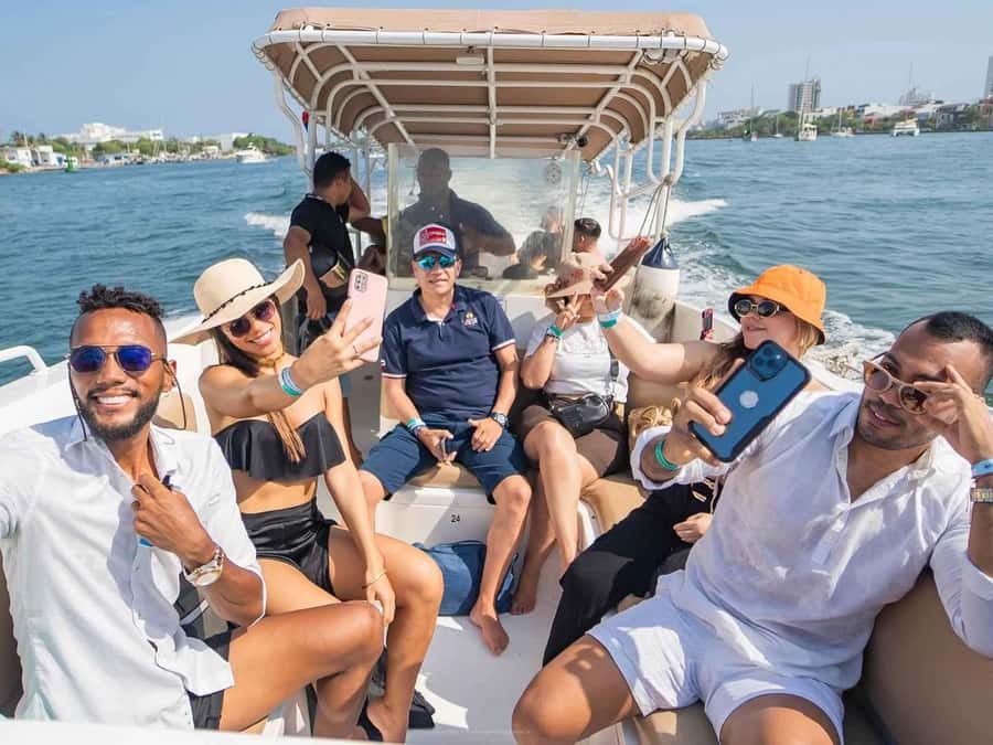 Cartagena: 5 Rosario Islands, Full party with drinks, Snorkeling and lunch - Bocachica and Fort San Fernando