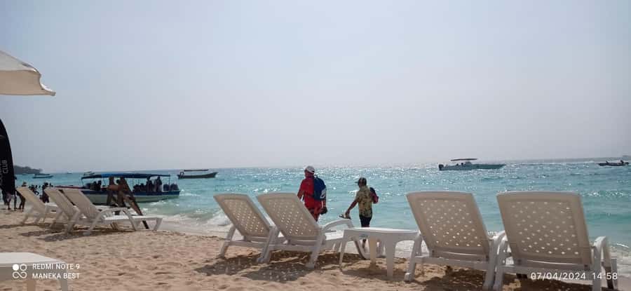 Cartagena: All-Inclusive Rosario Islands Speedboat Tour - Choosing the oceanarium or snorkeling