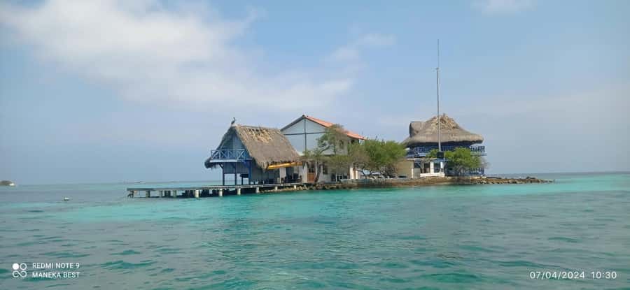Cartagena: All-Inclusive Rosario Islands Speedboat Tour - Guides, language, and the human side of the tour