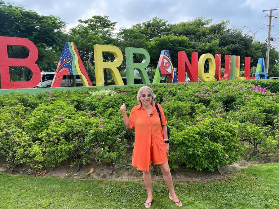 Cartagena: Barranquilla and Santa Marta BILINGUAL GUIDE - Shakira, Barranquilla letters, and quick photo stops