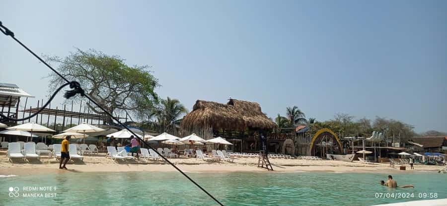 Cartagena: Barù Island Playa Blanca with Lunch - What to bring for a comfortable beach day