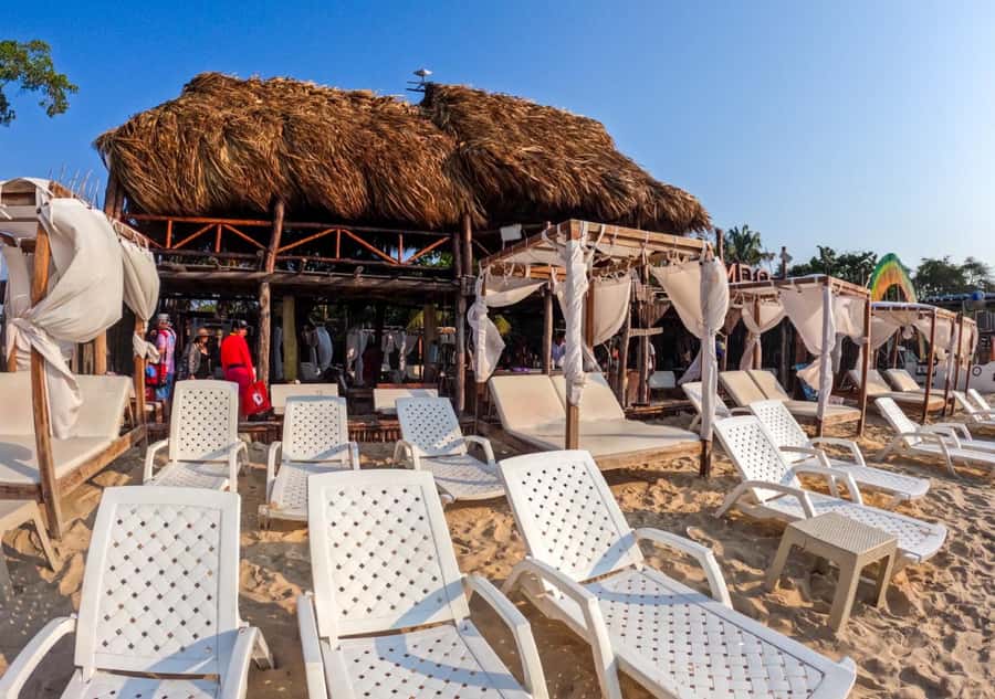 Cartagena: Barú Sunset Beach with Bioluminescent Plankton - Three hours at Playa Blanca